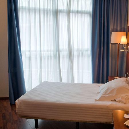 Best Western Hotel Mediterraneo Castelldefels Værelse billede
